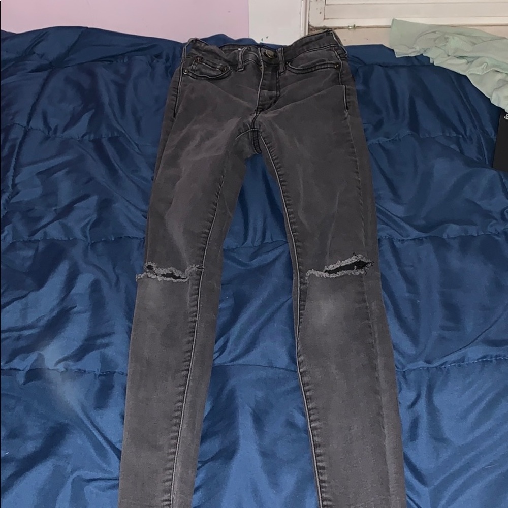 Aeropostale ripped skinny jeans
